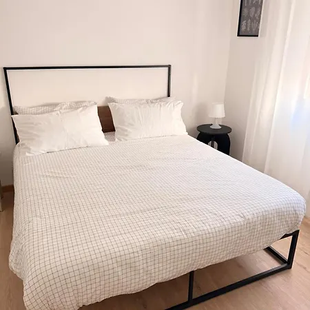 Novelli Homes アパート フォルミージネ
